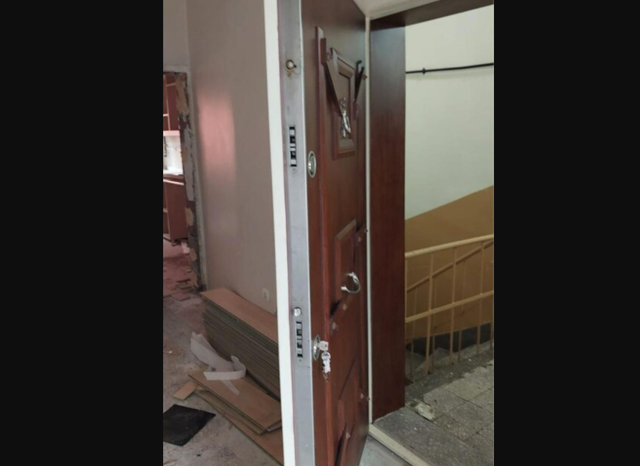 TEMİZ VE SAĞLAM ÇELİK KAPI