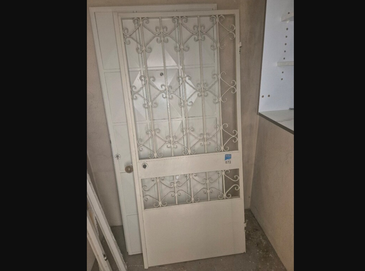 ikinci el çerçeveli demir kapı