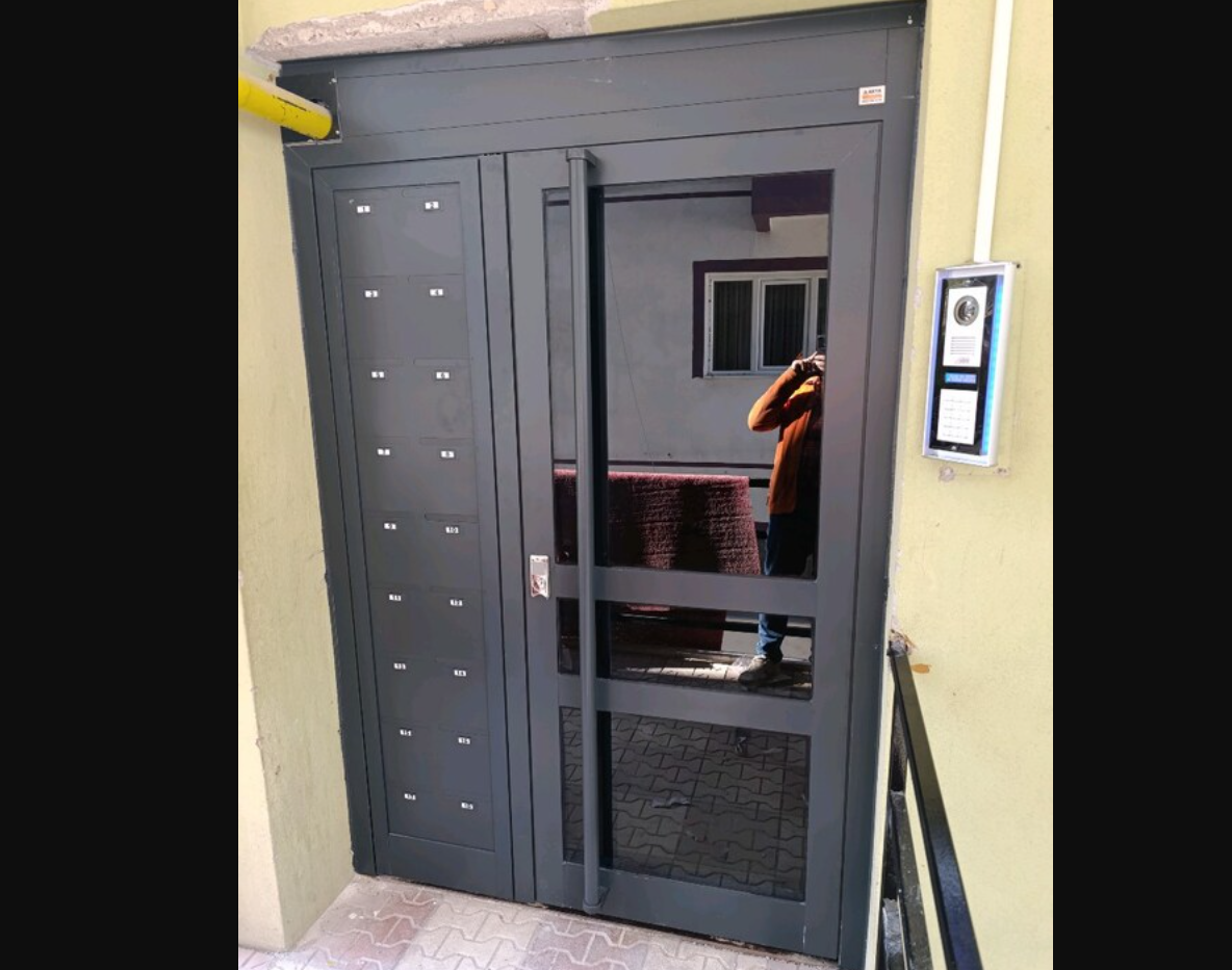 çıkma apartman bina giriş kapısı